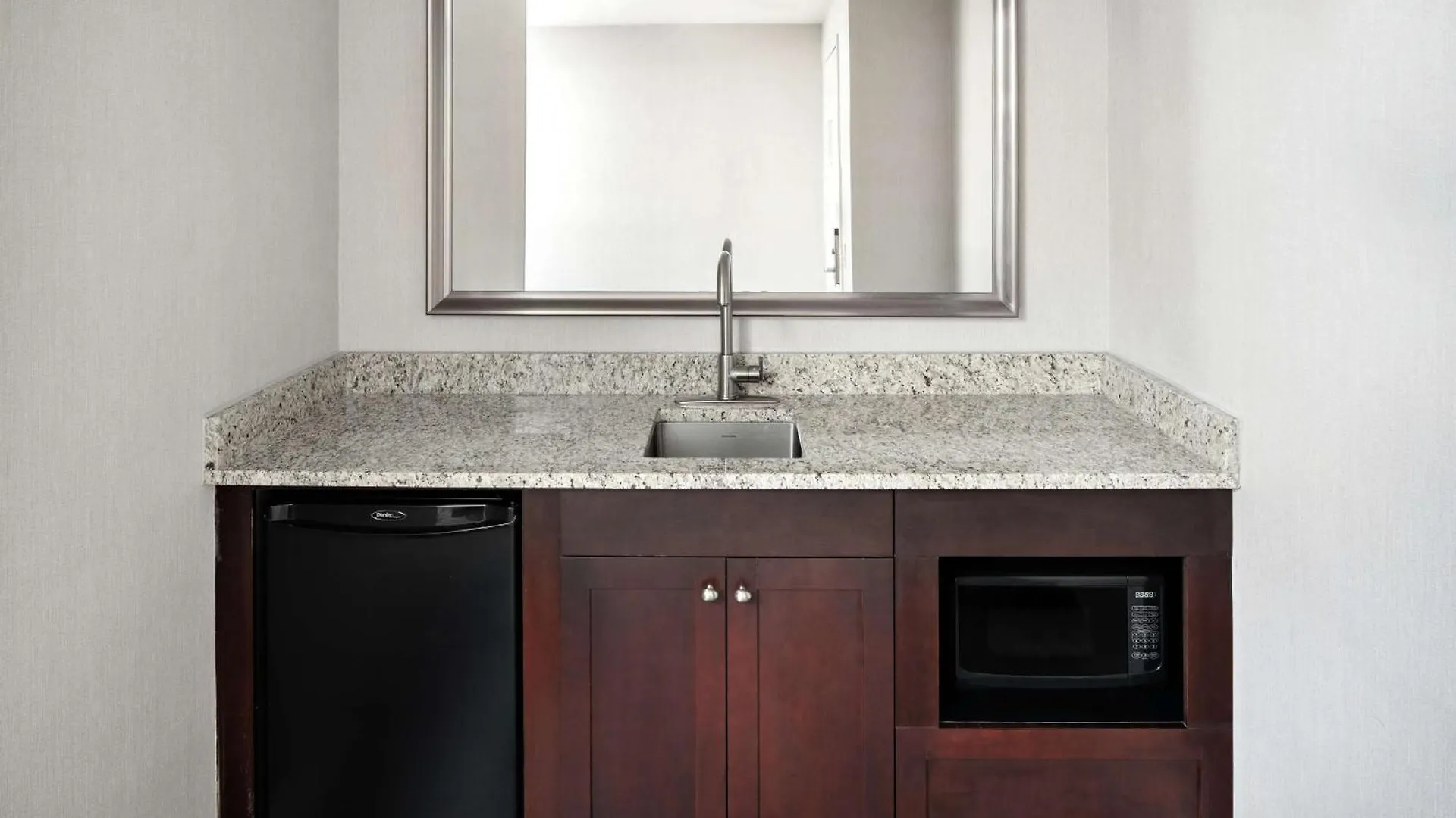 Doubletree Suites By Hilton Charlotte/Southpark Hotel