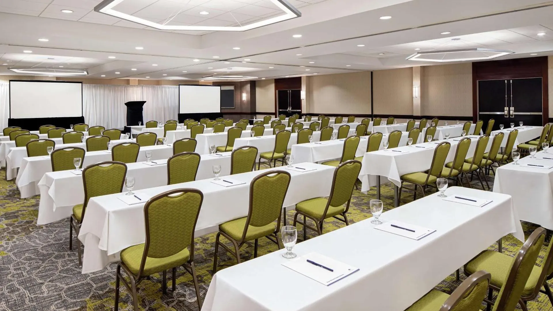 Doubletree Suites By Hilton Charlotte/Southpark 3*, Charlotte